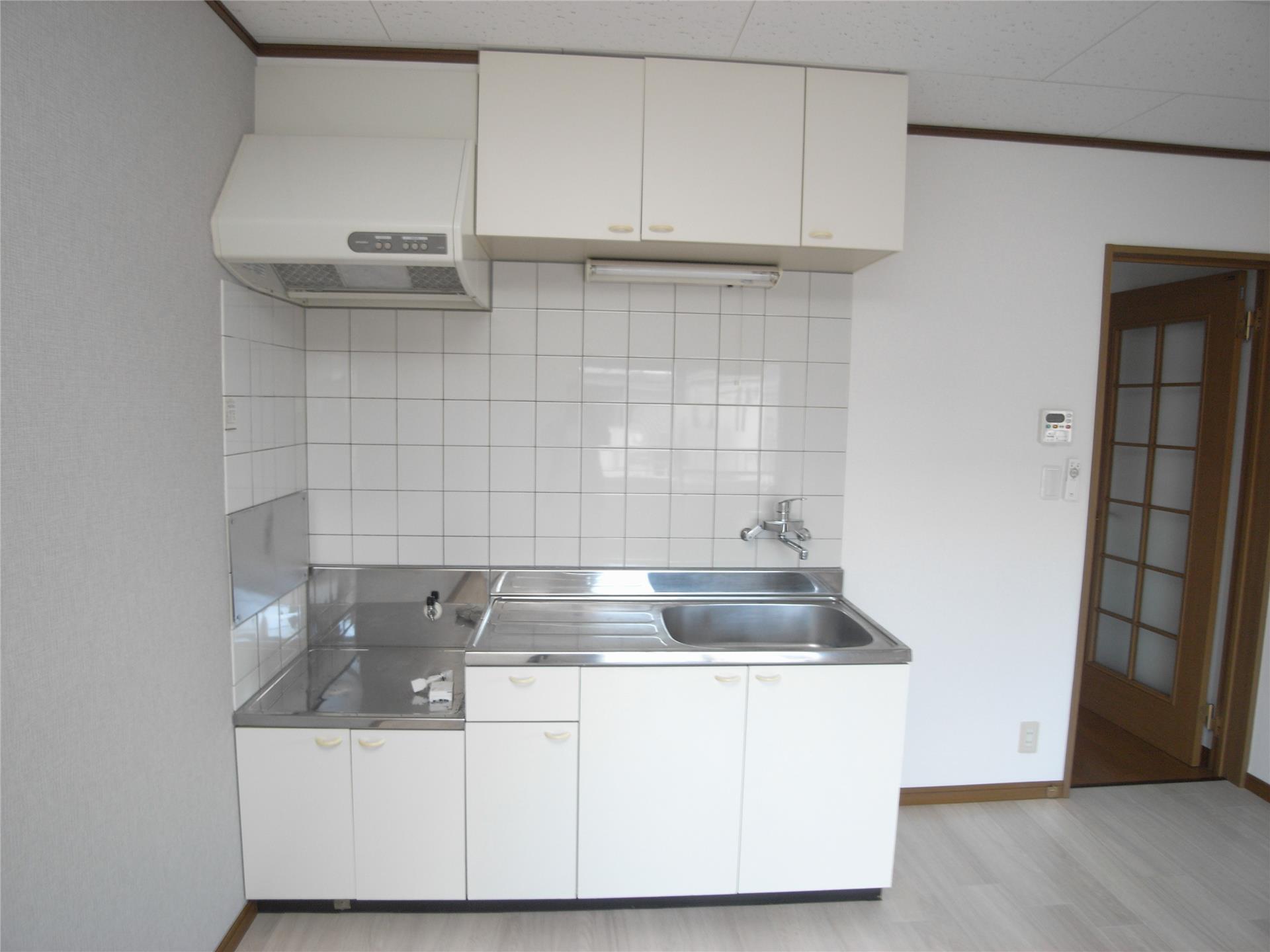 キッチン　シングルレバー混合水栓　ガスコンロ設置可　上下収納