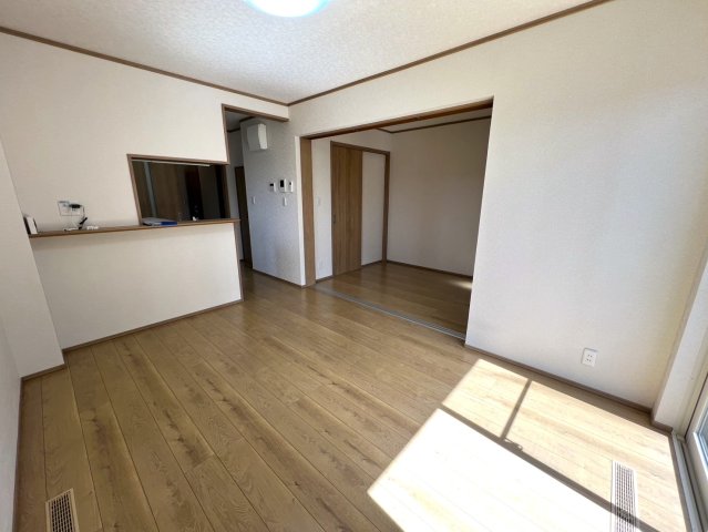 トイレ　落ち着いた色合いで、ほっとできる空間。