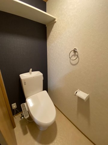 洗面設備　明るい洗面台