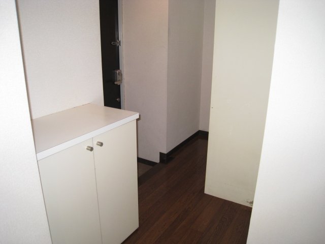 玄関　同物件、別号室のものです。