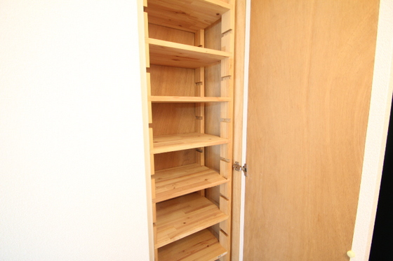 玄関　※別号室の写真です。