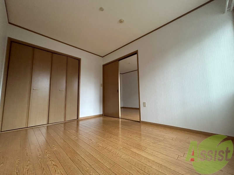 その他部屋・スペース　寝室になりそうな洋室です。シンプルで落ち着きますね。