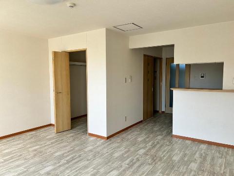 居室・リビング　室内