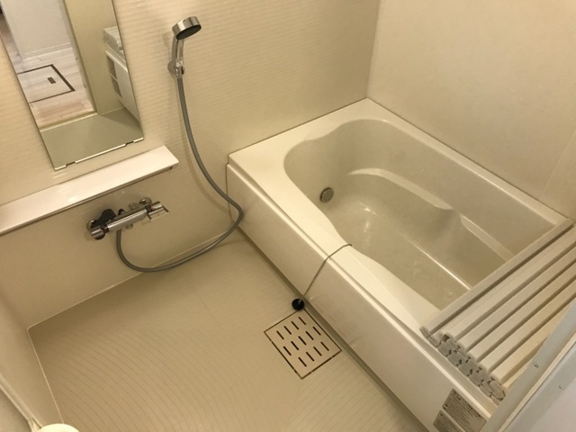 バス・シャワールーム　コンパクトで使いやすいお風呂です