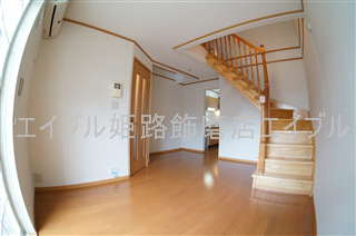 居室・リビング　写真は反転のお部屋です