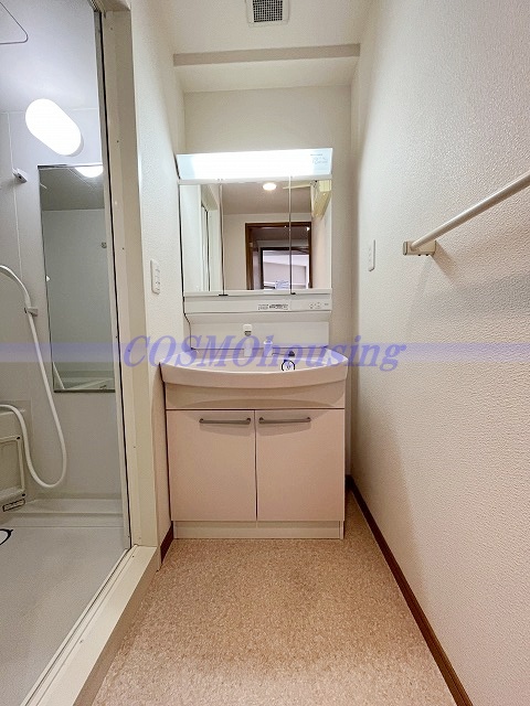 洗面設備　同タイプの室内写真です。