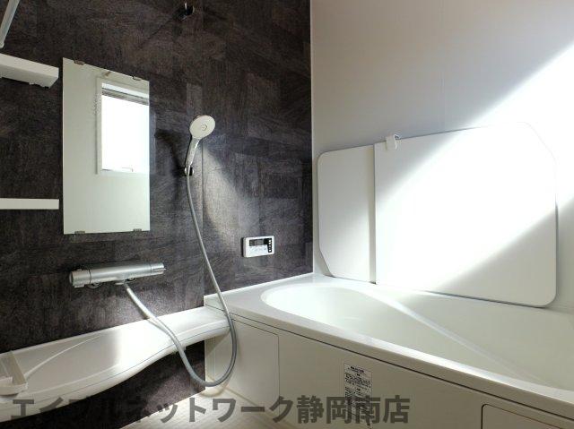 バス・シャワールーム　ゆったり過ごせるお風呂です