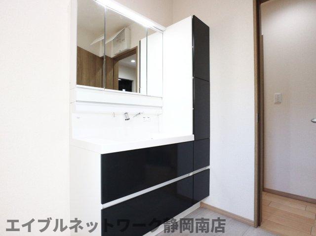 洗面設備　スペースが確保できる洗面所です