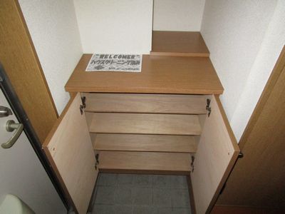 玄関　下駄箱付き玄関