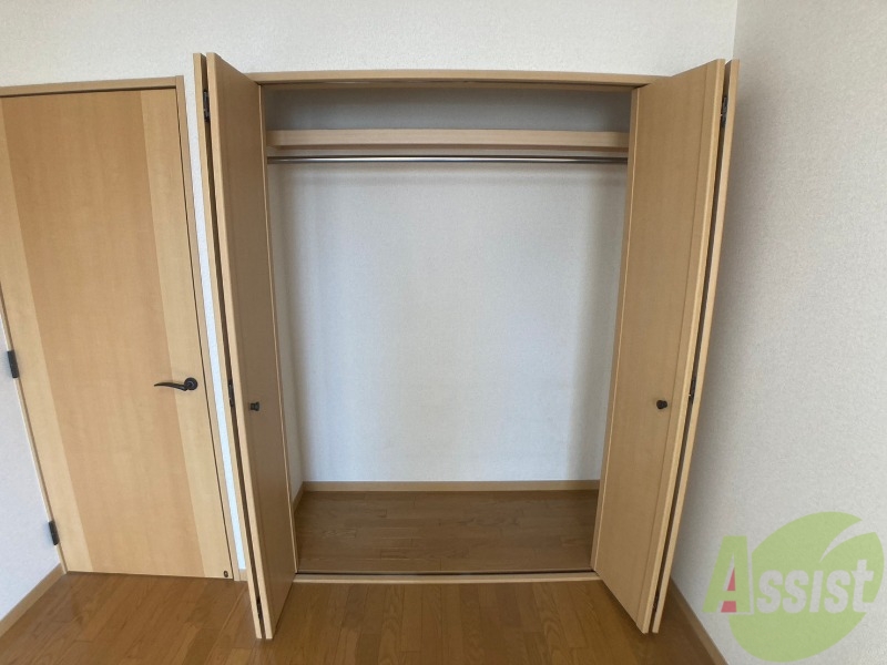 収納　クローゼットは奥行きもあり、荷物が多い方でも安心です。