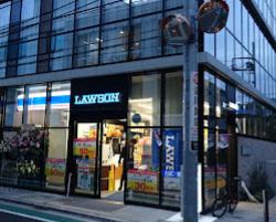 コンビニ　ローソン神宮前三丁目店（コンビニ）まで140m