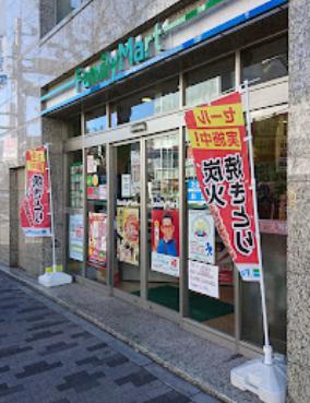 コンビニ　ファミリーマート神宮前三丁目店（コンビニ）まで195m