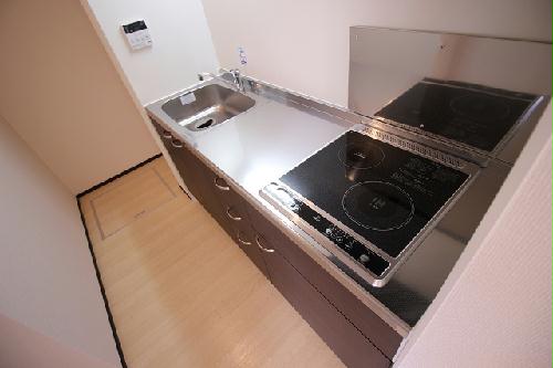 キッチン　ＩＨクッキングヒーター１口＆ラジエントヒーター１口付です。