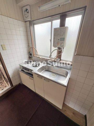 キッチン　コンパクトなキッチンで掃除もラクラク