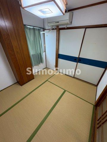 その他部屋・スペース　開放的な寝室です