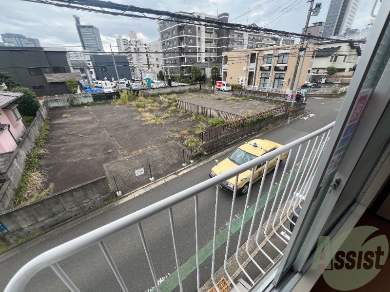 バルコニー　こちらにお洗濯物を干して頂くようになります。