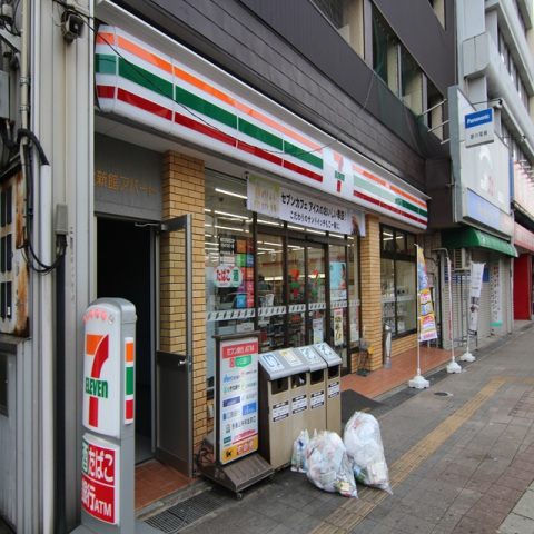 コンビニ　セブンイレブン下関新地店（コンビニ）まで185m