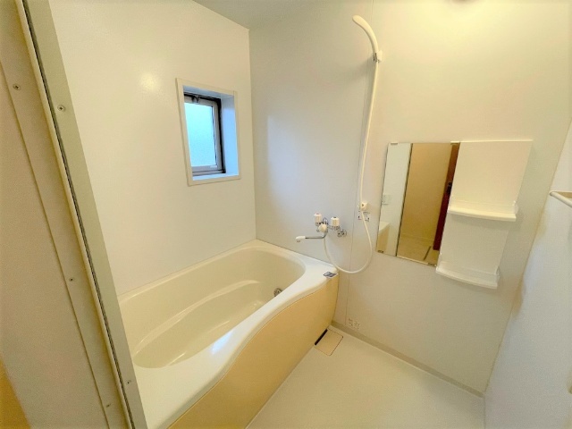 バス・シャワールーム　一日の疲れが癒せそうな追い炊き付きバス