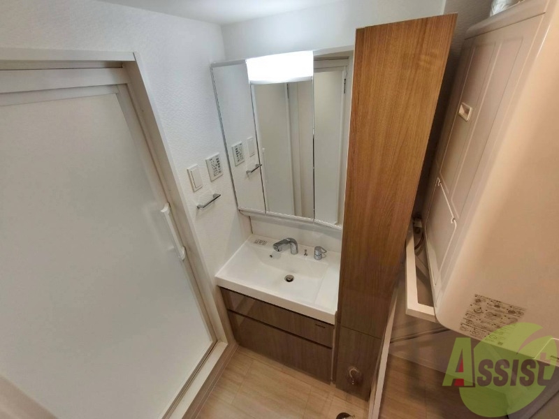 洗面設備　お洒落な独立洗面化粧台になっておりました！