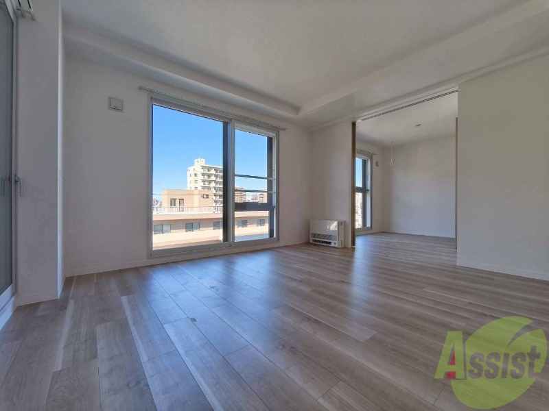 居室・リビング　フローリングと壁のカラーが明るい雰囲気ですね！