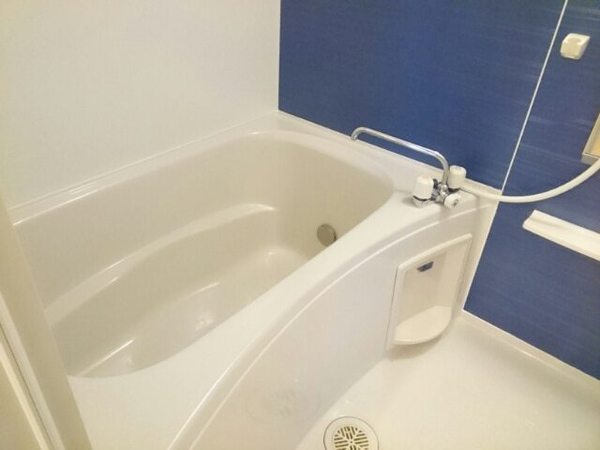 バス・シャワールーム　浴室乾燥機、追い焚き機能付きバス！