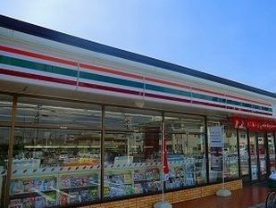 コンビニ　セブンイレブン（コンビニ）まで720m