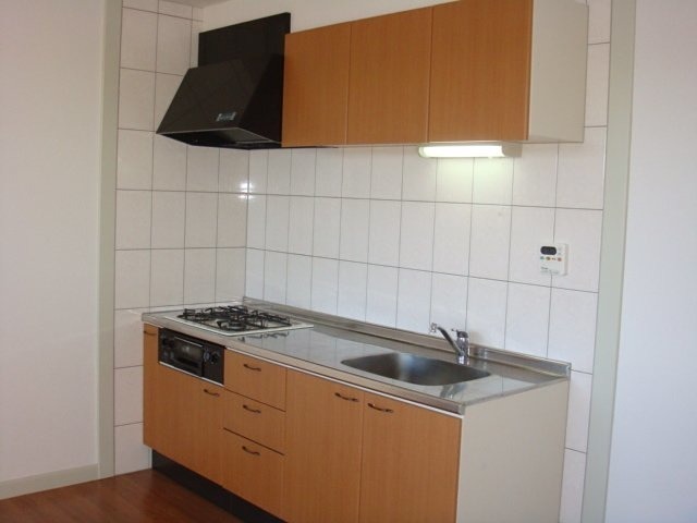 キッチン　グリル付き三口コンロのシステムキッチン♪