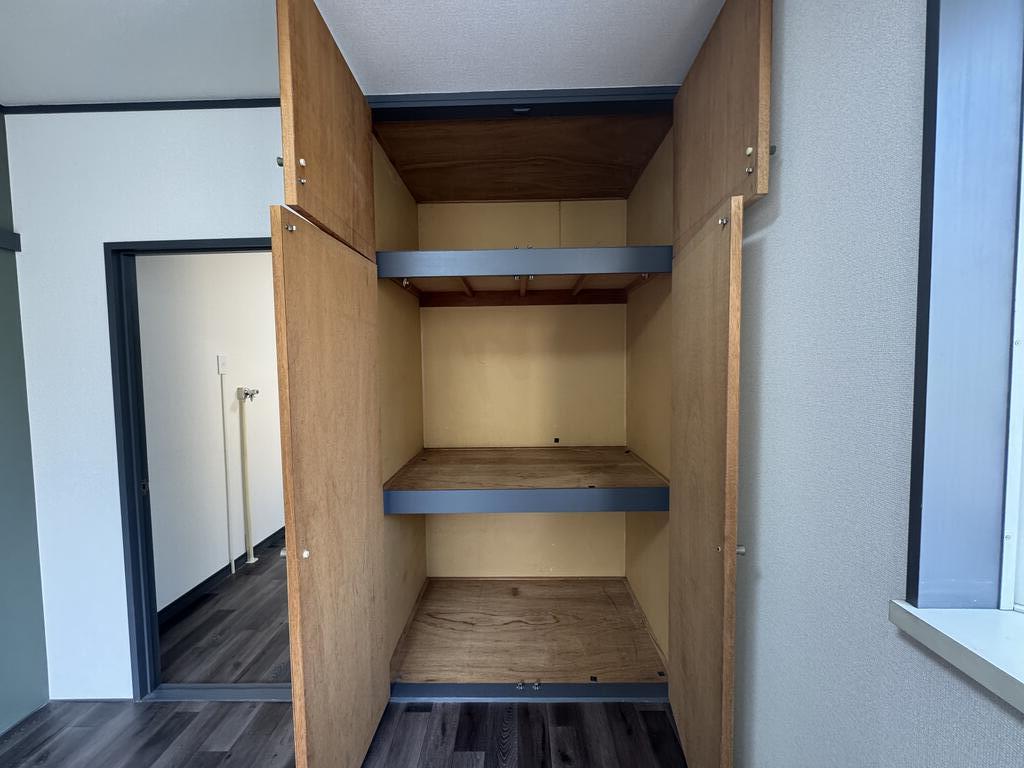 収納　手前開きの扉です