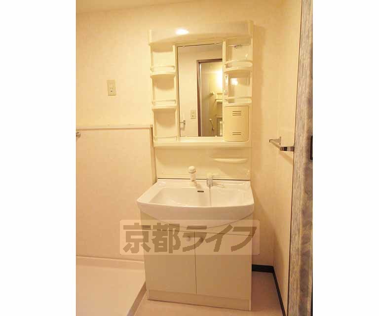 洗面設備　独立洗面台です