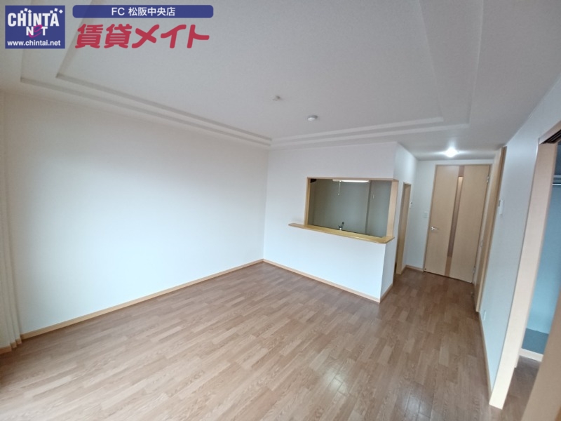 居室・リビング　同型反転参考写真