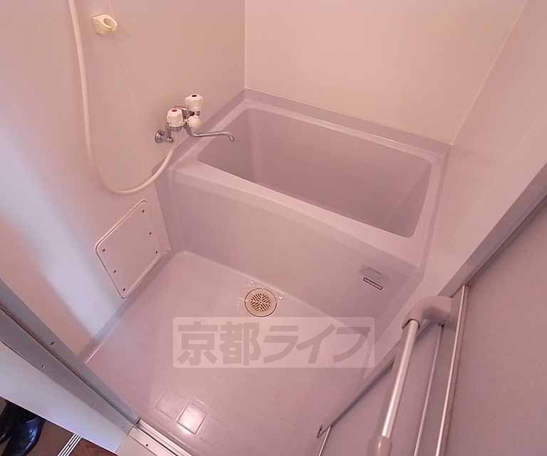 バス・シャワールーム　ゆったりとしたバスルーム