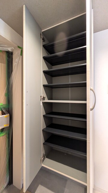 玄関　同型タイプの設備写真となります。現況を優先と致します。