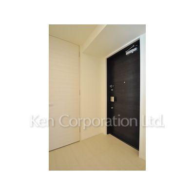 玄関　同タイプ17階のお部屋を撮影。仕様が異なることがあります。