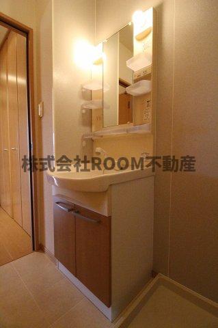 洗面設備　独立洗面台あり、毎朝おしゃれに忙しい女性の方におすすめです