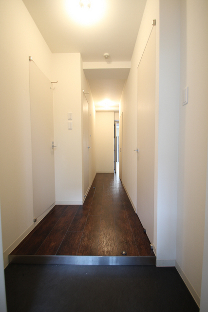 玄関　奥行き広がる玄関です！