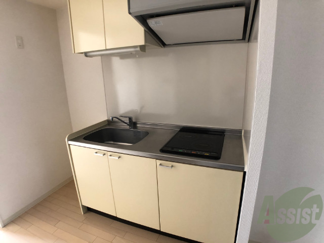 キッチン　ＩＨクッキングヒーターが２口ついてます。お掃除も楽々です。