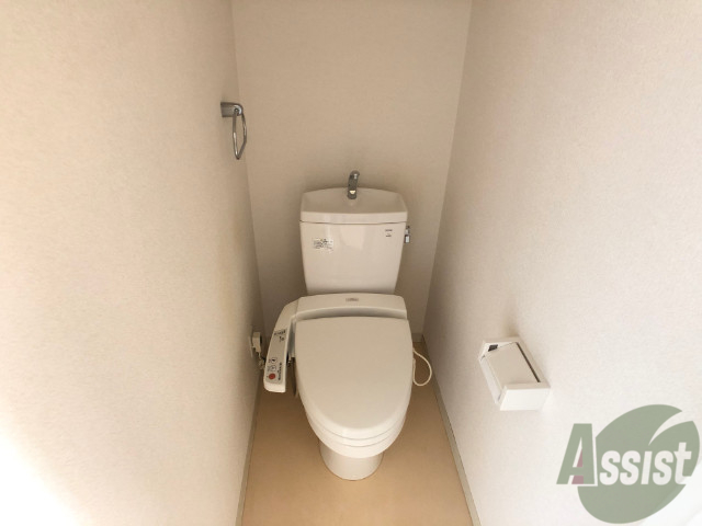 トイレ　人気のウォシュレット機能つきトイレ。快適に生活できます。