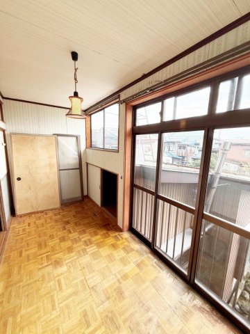 眺望　2階の小さな特等席より庭を一望