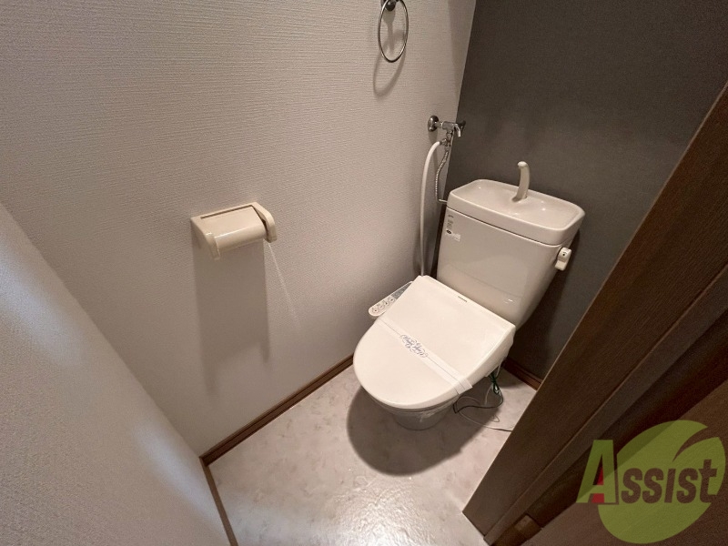 トイレ　ウォシュレット機能がついたトイレ。安心して使用できますね。