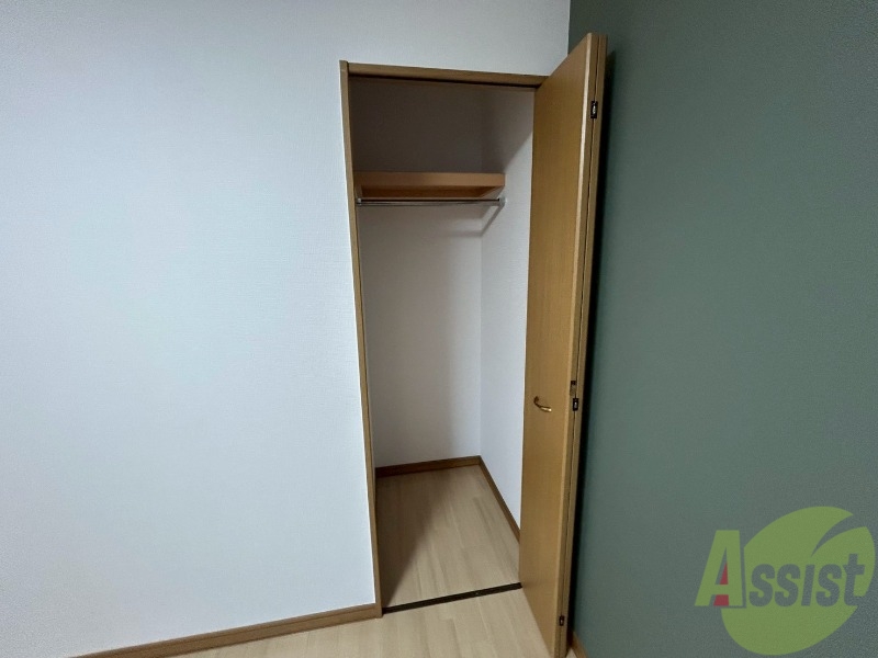 収納　クローゼットは奥行きもあり、荷物が多い方でも安心です。