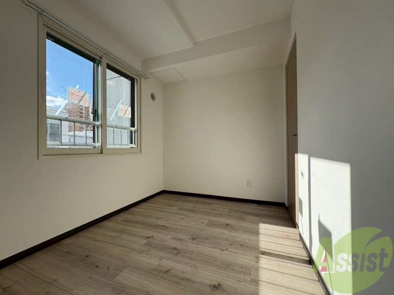その他部屋・スペース　こちらのお部屋は光が差し込む、温かみのあるお部屋です。