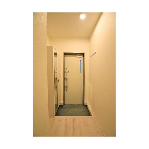玄関　※別部屋の参考写真です。現状優先となります。