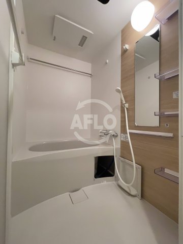 バス・シャワールーム　セレニテ難波プリエ　浴室