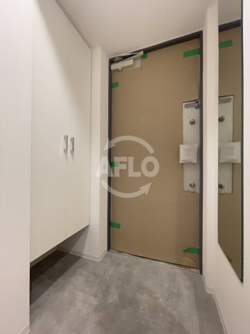 玄関　セレニテ難波プリエ　玄関