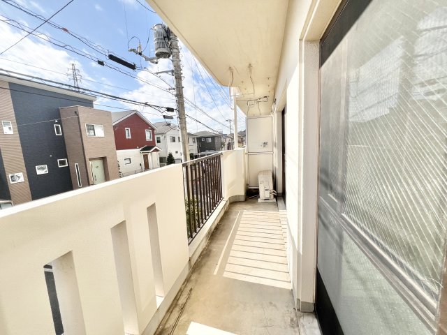 バルコニー　陽当たり良好なバルコニーです