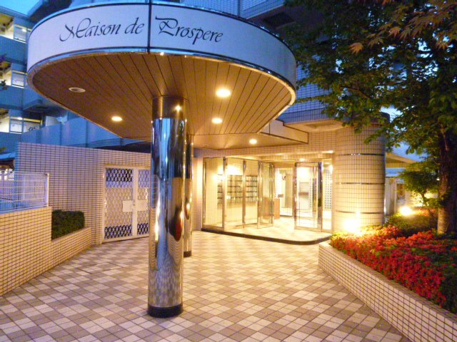 エントランス　落ち着いたエントランスです