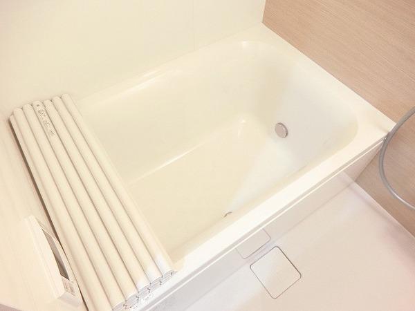 バス・シャワールーム　浴室乾燥機、追い焚き機能付きバス！