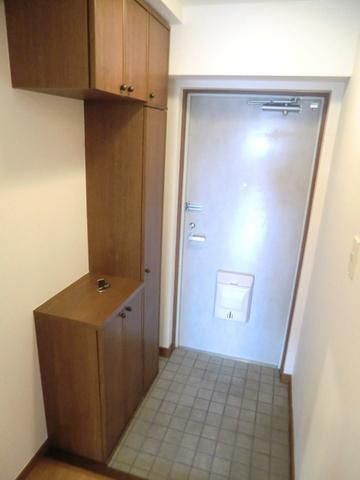 玄関　トールタイプのシューズボックス