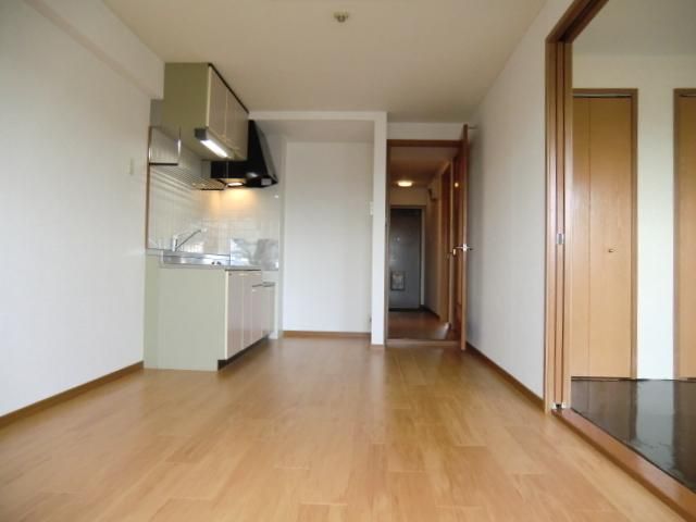 居室・リビング　間仕切り開放で１６帖ＬＤＫ