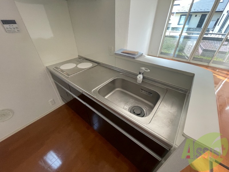 キッチン　キッチンはＩＨなのでお手入れがしやすそうですね。